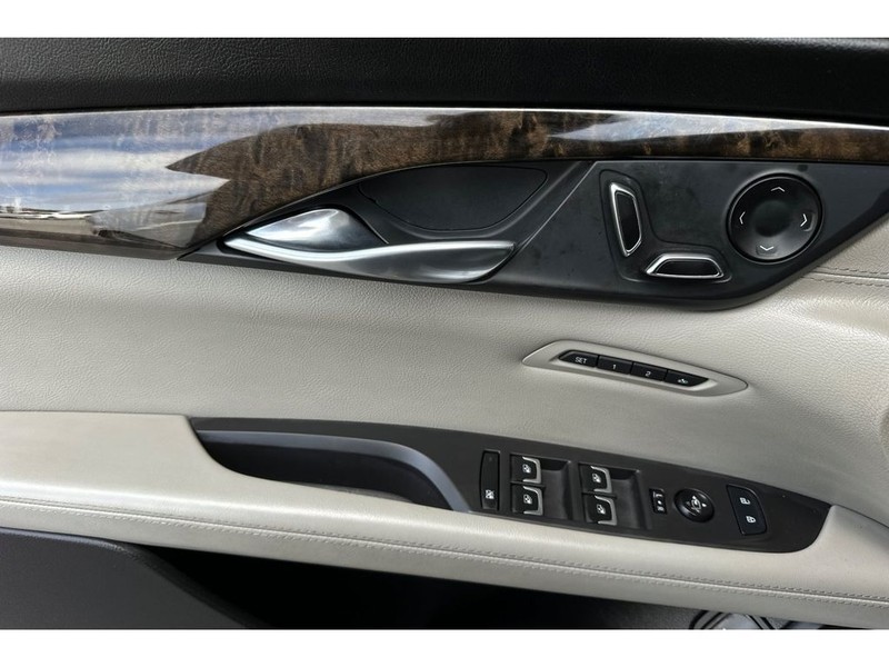 Cadillac CT6 Vehicle Full-screen Gallery Image 11