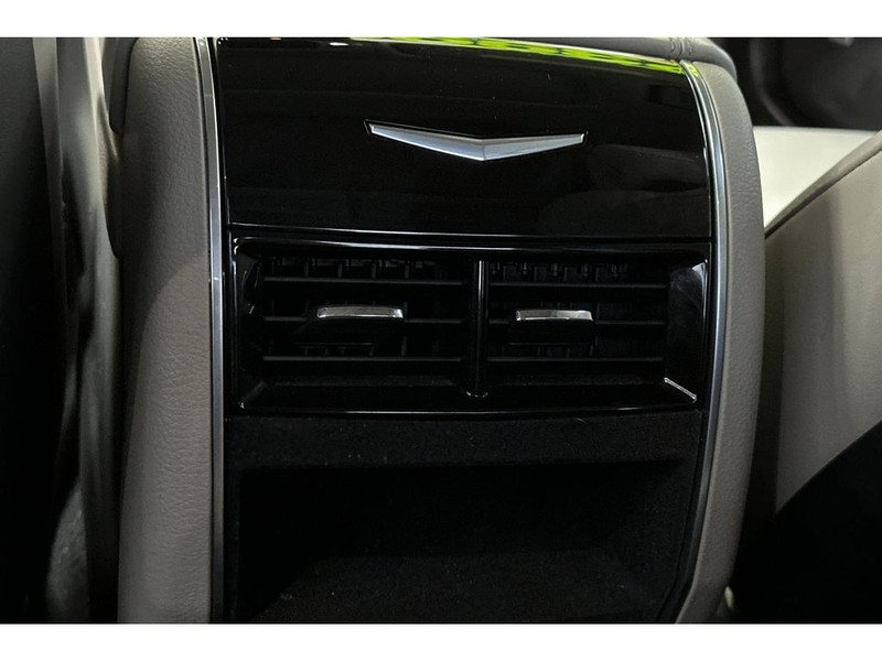 Cadillac CT6 Vehicle Full-screen Gallery Image 14