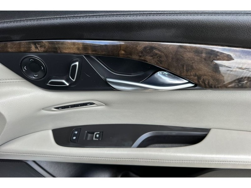 Cadillac CT6 Vehicle Full-screen Gallery Image 19