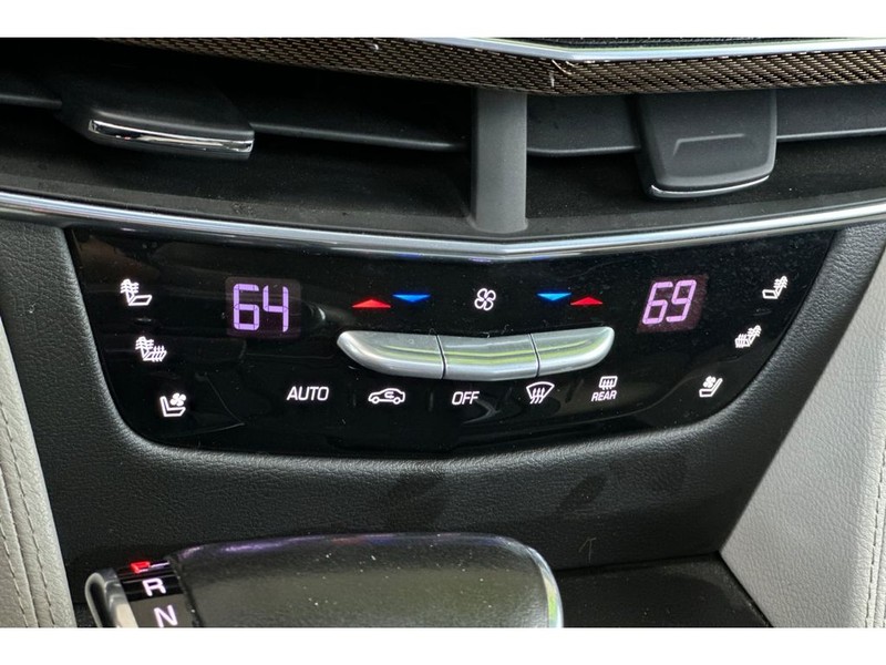 Cadillac CT6 Vehicle Full-screen Gallery Image 24