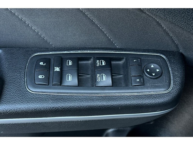 Dodge Charger Vehicle Full-screen Gallery Image 12