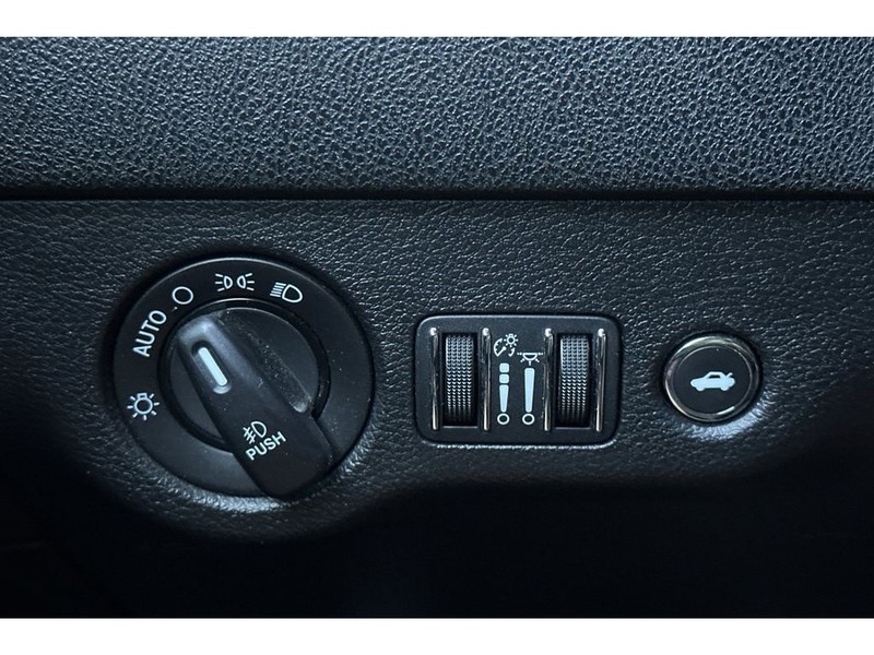 Dodge Charger Vehicle Full-screen Gallery Image 29