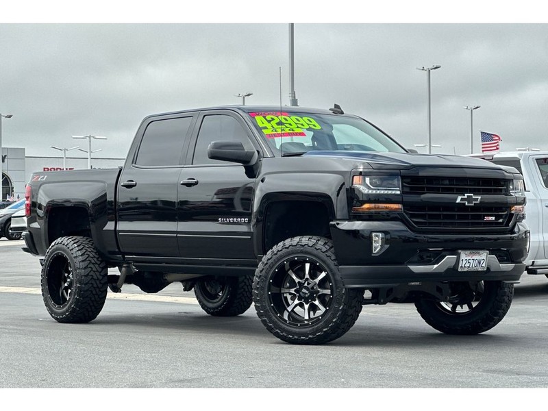 Chevrolet Silverado Vehicle Full-screen Gallery Image 02