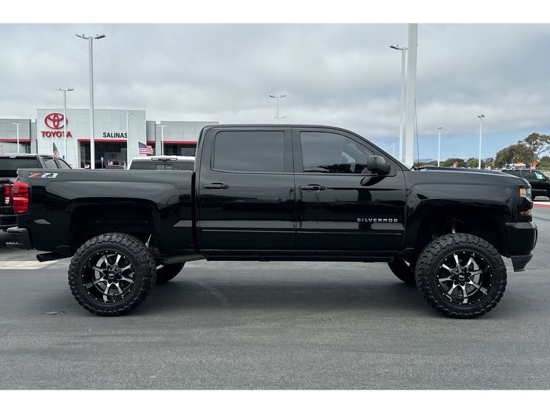 Chevrolet Silverado Vehicle Full-screen Gallery Image 03