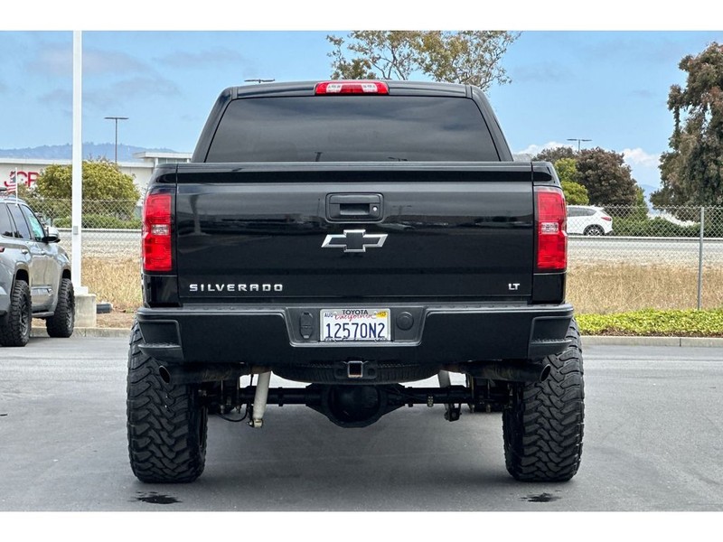 Chevrolet Silverado Vehicle Full-screen Gallery Image 05