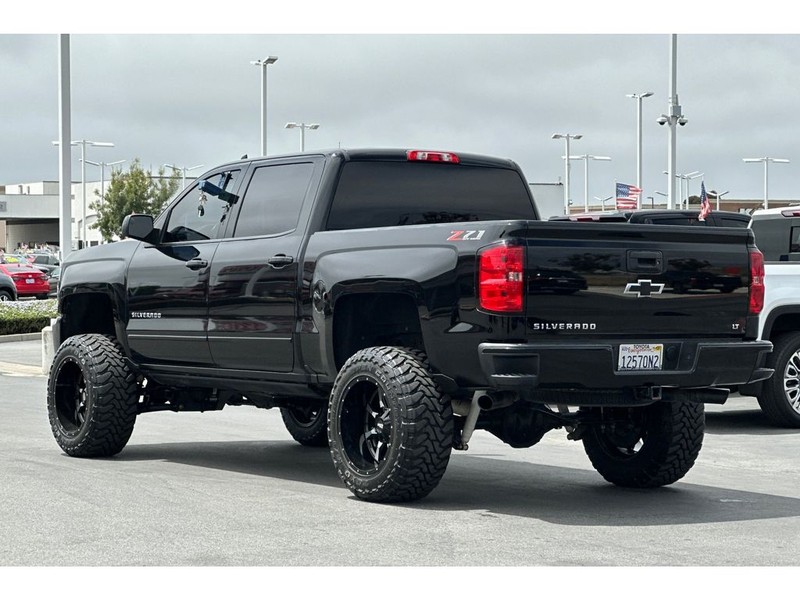 Chevrolet Silverado Vehicle Full-screen Gallery Image 06