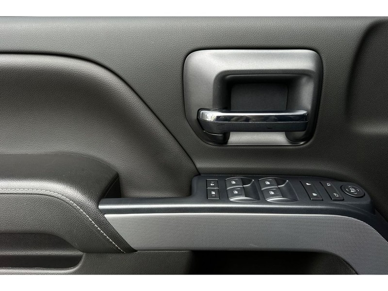 Chevrolet Silverado Vehicle Full-screen Gallery Image 11