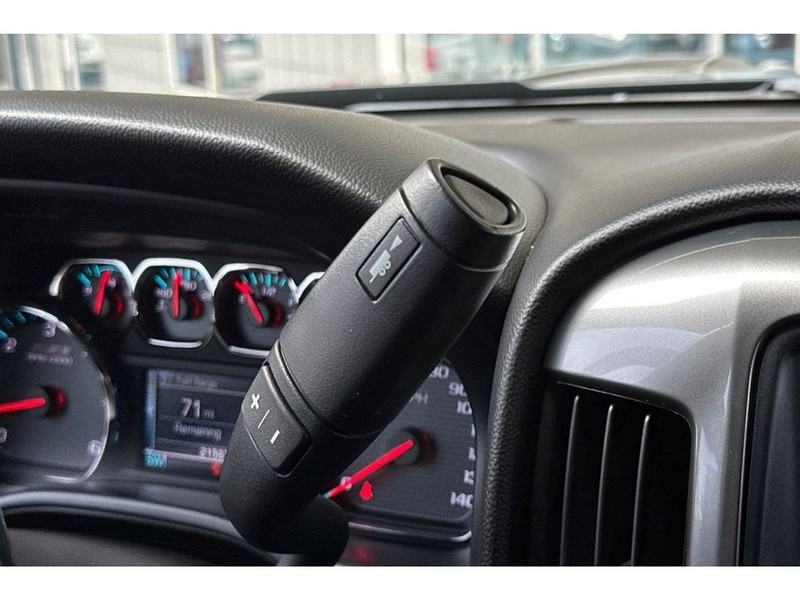 Chevrolet Silverado Vehicle Full-screen Gallery Image 24