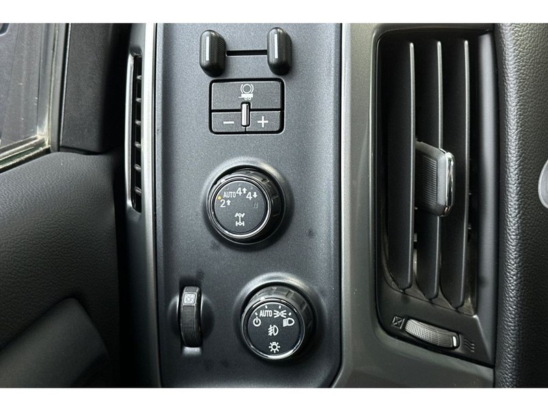 Chevrolet Silverado Vehicle Full-screen Gallery Image 30