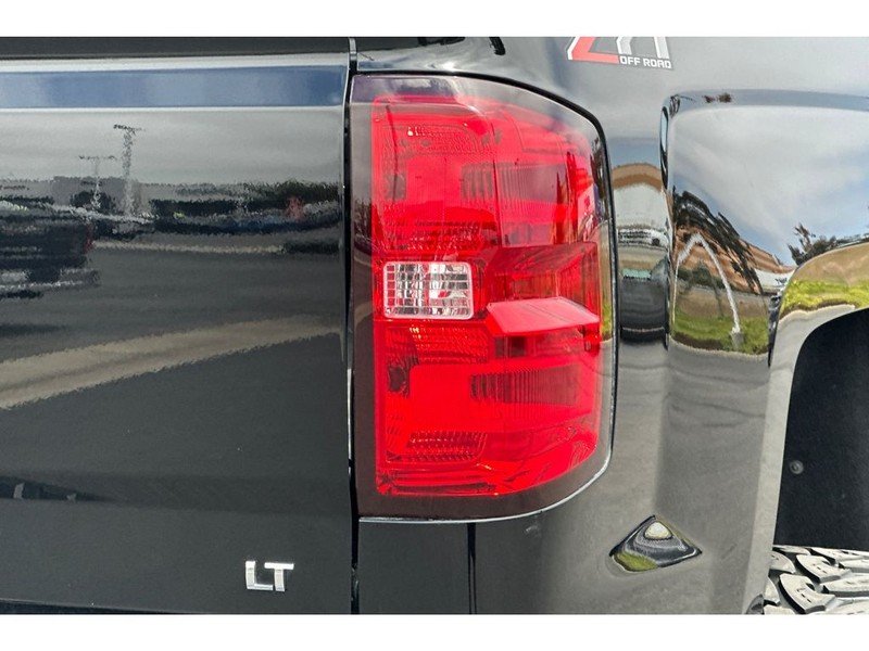 Chevrolet Silverado Vehicle Full-screen Gallery Image 32