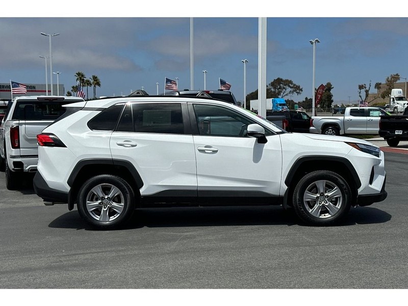 Toyota RAV4 Vehicle Full-screen Gallery Image 03
