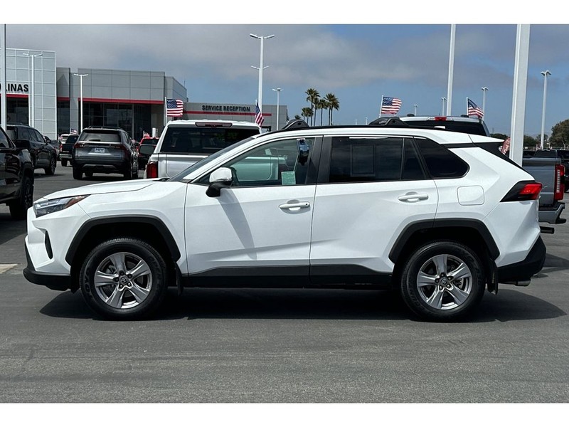 Toyota RAV4 Vehicle Full-screen Gallery Image 07