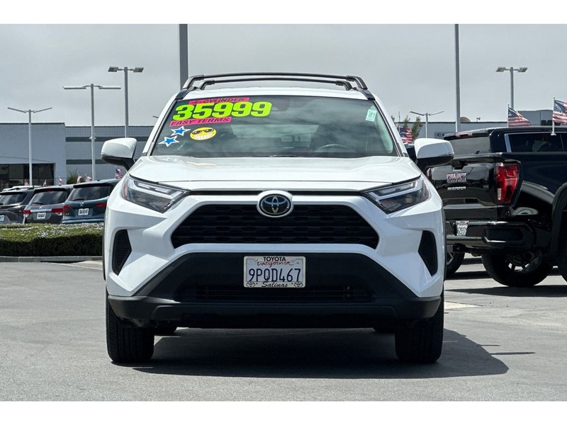 Toyota RAV4 Vehicle Full-screen Gallery Image 09
