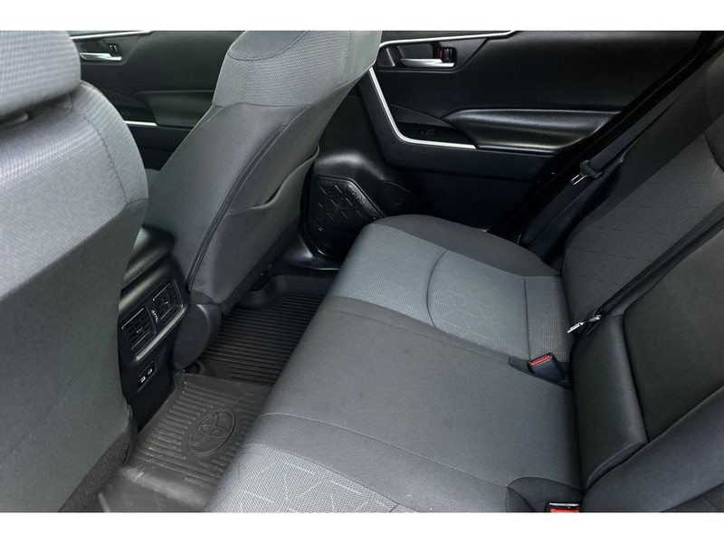Toyota RAV4 Vehicle Full-screen Gallery Image 13