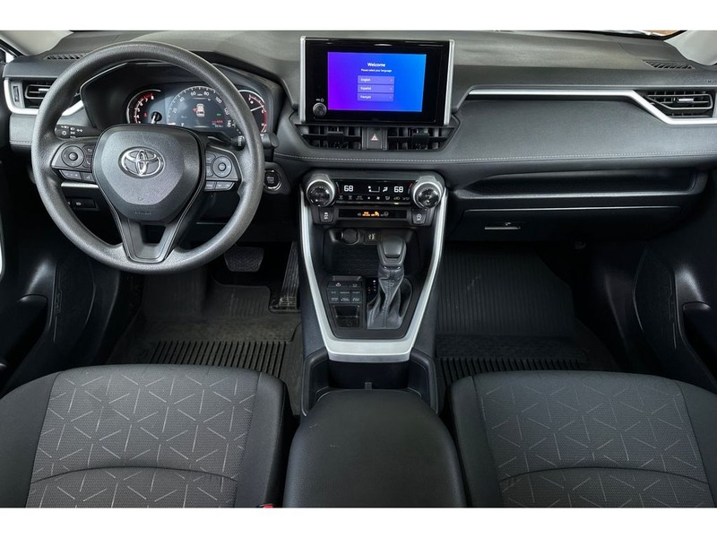 Toyota RAV4 Vehicle Full-screen Gallery Image 15