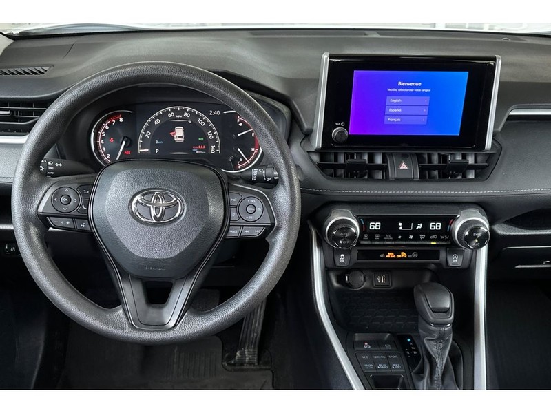 Toyota RAV4 Vehicle Full-screen Gallery Image 16