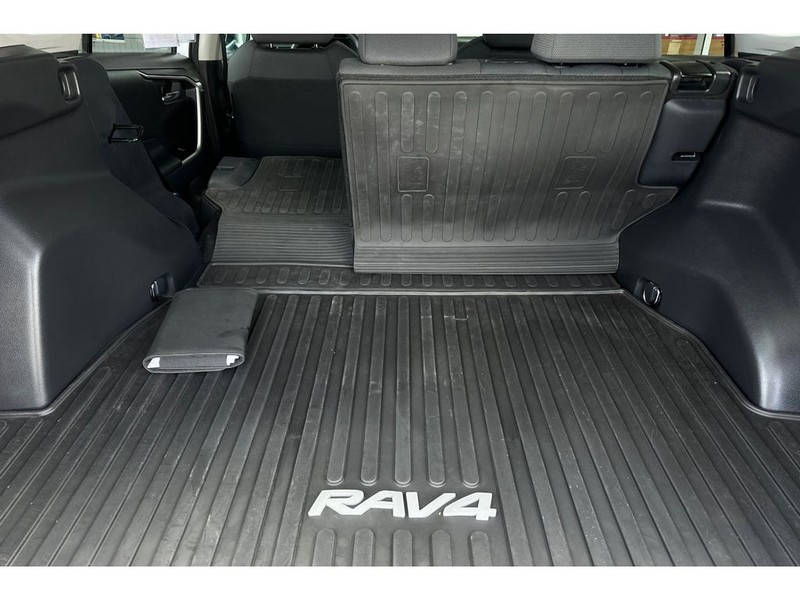 Toyota RAV4 Vehicle Full-screen Gallery Image 17