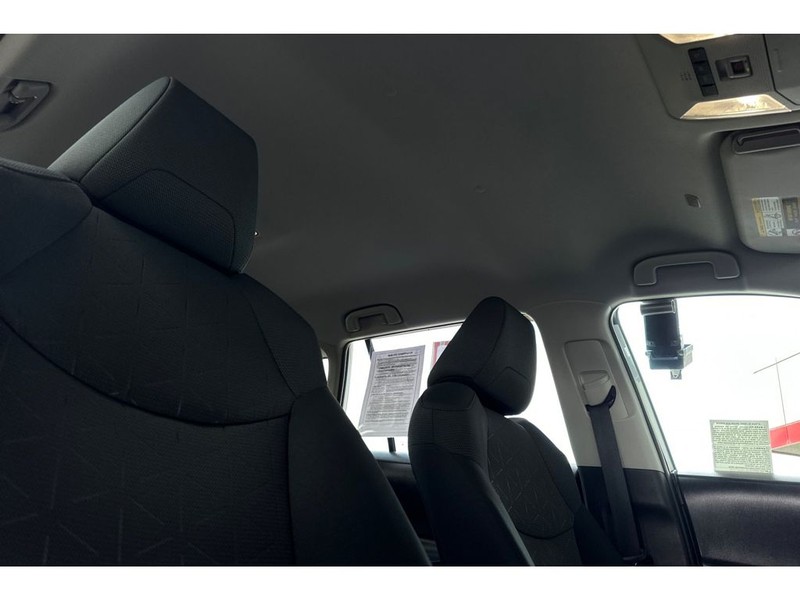 Toyota RAV4 Vehicle Full-screen Gallery Image 19