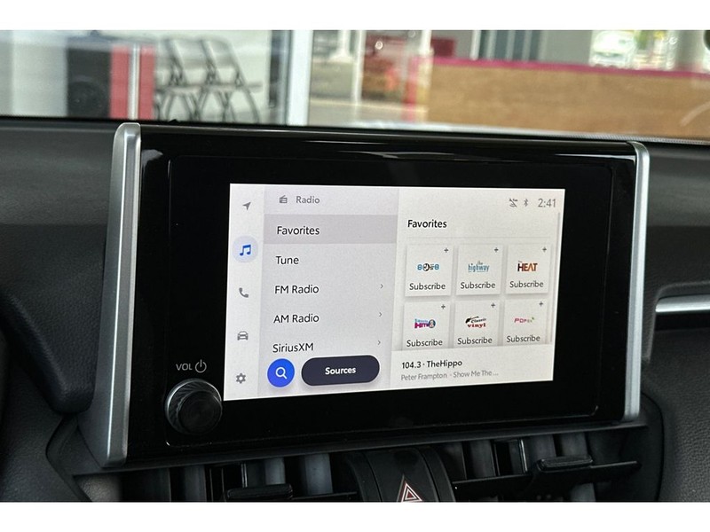 Toyota RAV4 Vehicle Full-screen Gallery Image 21
