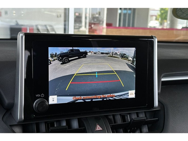Toyota RAV4 Vehicle Full-screen Gallery Image 22