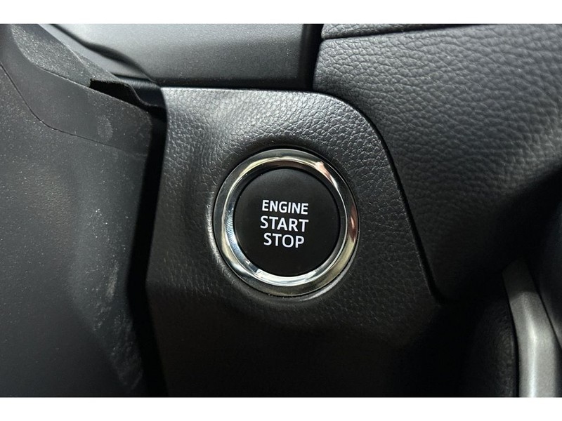 Toyota RAV4 Vehicle Full-screen Gallery Image 25