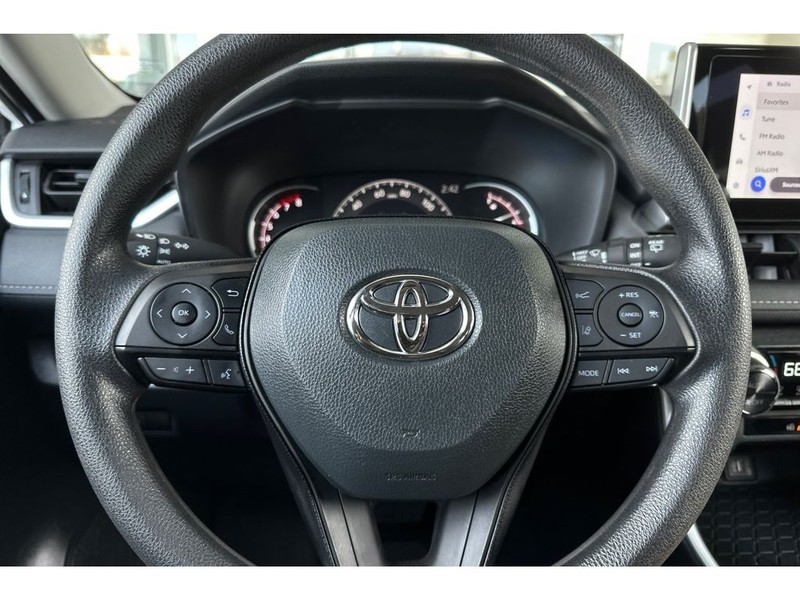 Toyota RAV4 Vehicle Full-screen Gallery Image 26