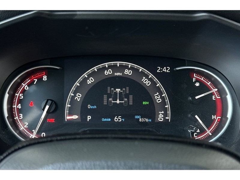 Toyota RAV4 Vehicle Full-screen Gallery Image 29