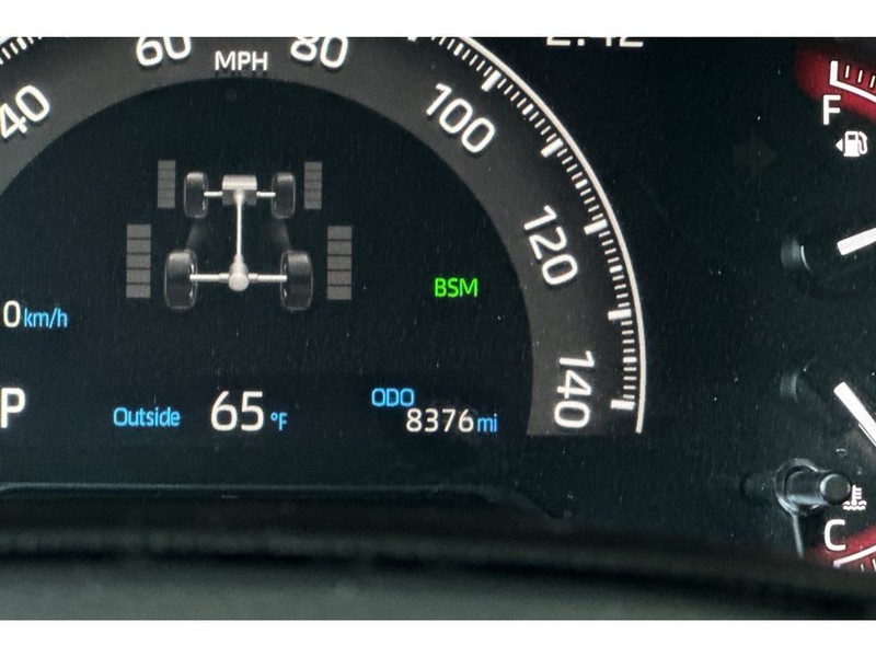Toyota RAV4 Vehicle Full-screen Gallery Image 30
