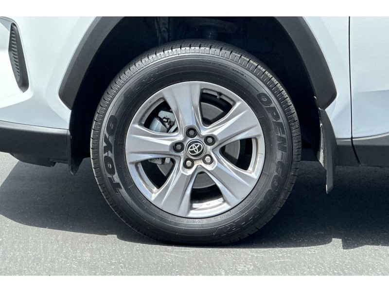 Toyota RAV4 Vehicle Full-screen Gallery Image 32