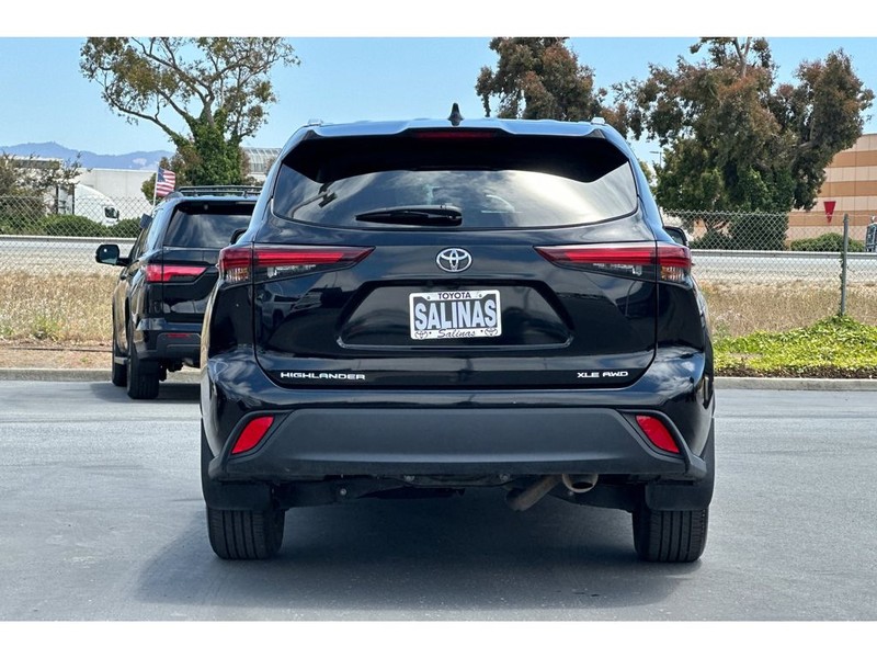 Toyota Highlander Vehicle Full-screen Gallery Image 05