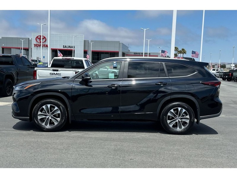 Toyota Highlander Vehicle Full-screen Gallery Image 07