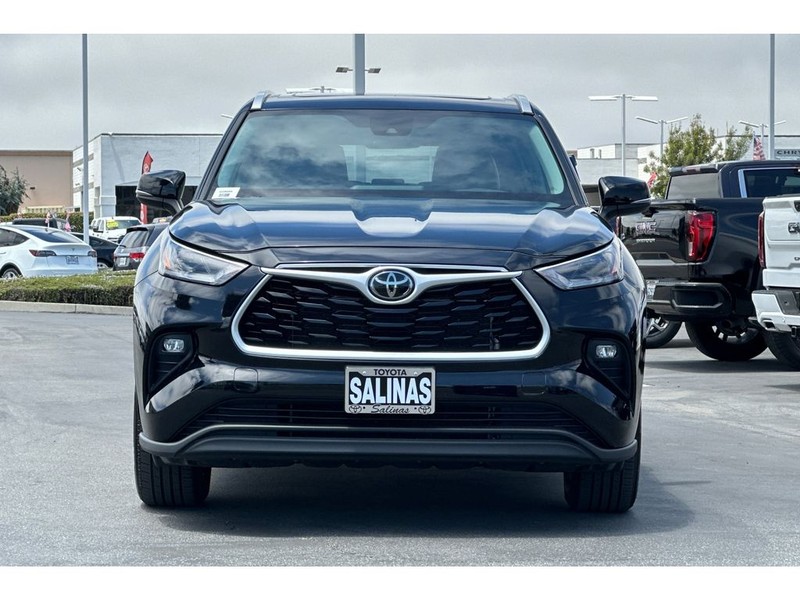 Toyota Highlander Vehicle Full-screen Gallery Image 09