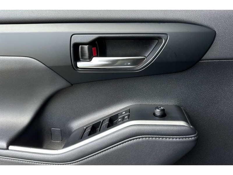 Toyota Highlander Vehicle Full-screen Gallery Image 11