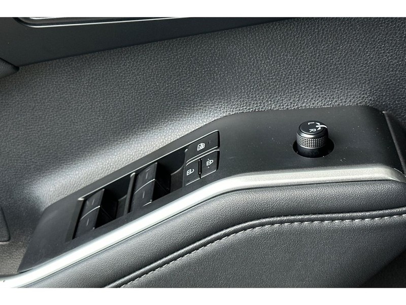 Toyota Highlander Vehicle Full-screen Gallery Image 12