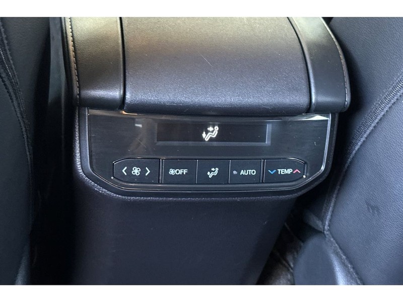 Toyota Highlander Vehicle Full-screen Gallery Image 14