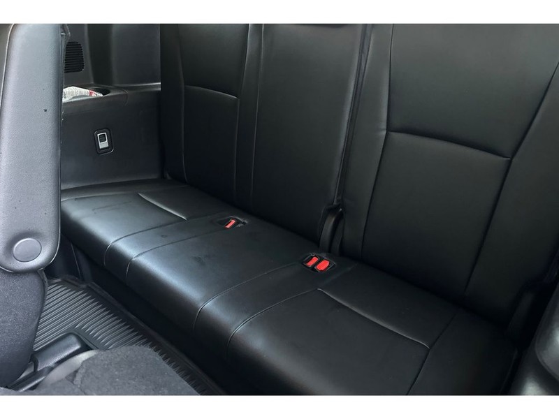 Toyota Highlander Vehicle Full-screen Gallery Image 17