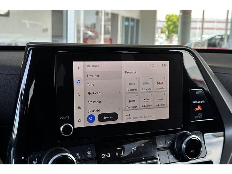 Toyota Highlander Vehicle Full-screen Gallery Image 22