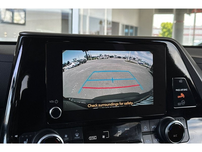 Toyota Highlander Vehicle Full-screen Gallery Image 23