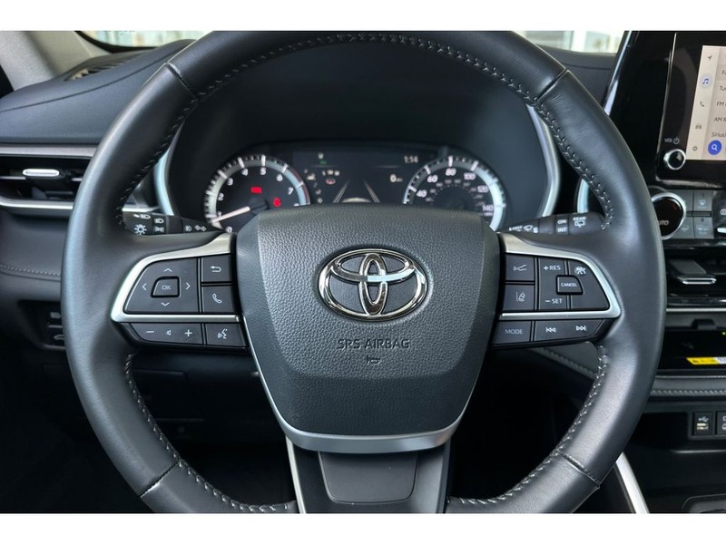 Toyota Highlander Vehicle Full-screen Gallery Image 27