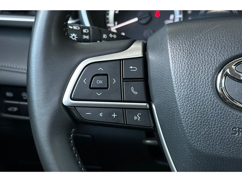 Toyota Highlander Vehicle Full-screen Gallery Image 28