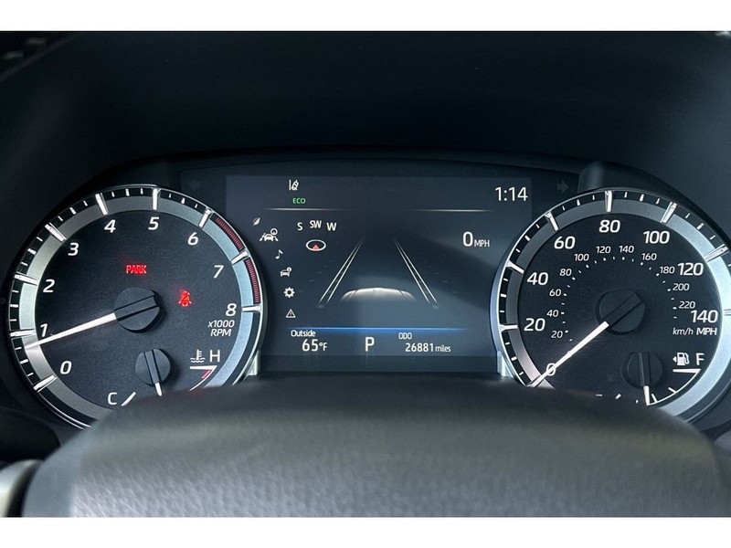 Toyota Highlander Vehicle Full-screen Gallery Image 30