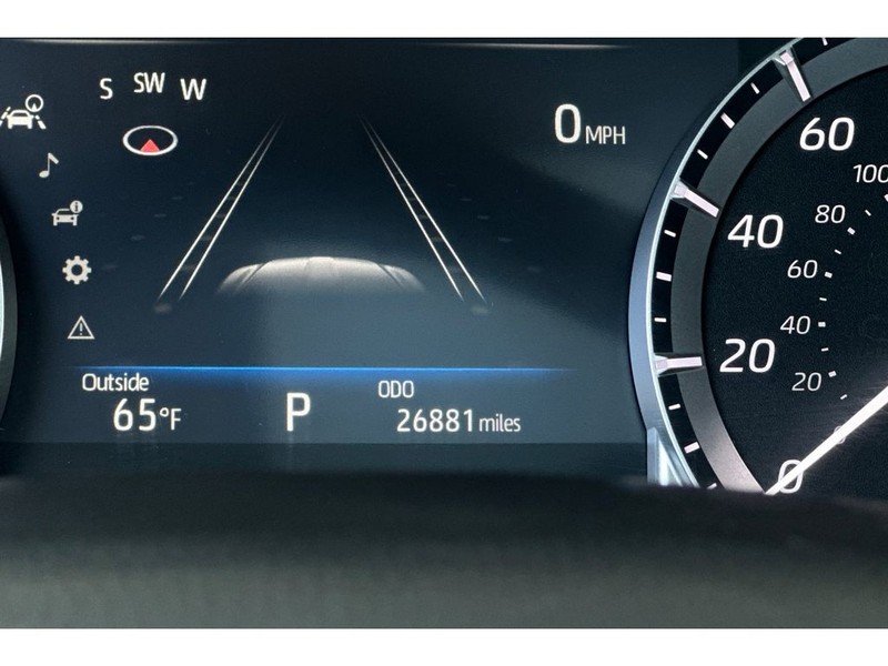 Toyota Highlander Vehicle Full-screen Gallery Image 31