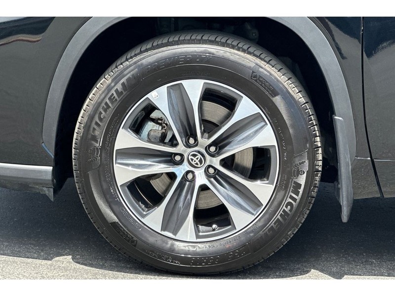 Toyota Highlander Vehicle Full-screen Gallery Image 33