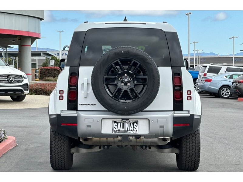 Land Rover Defender 110 Vehicle Full-screen Gallery Image 05