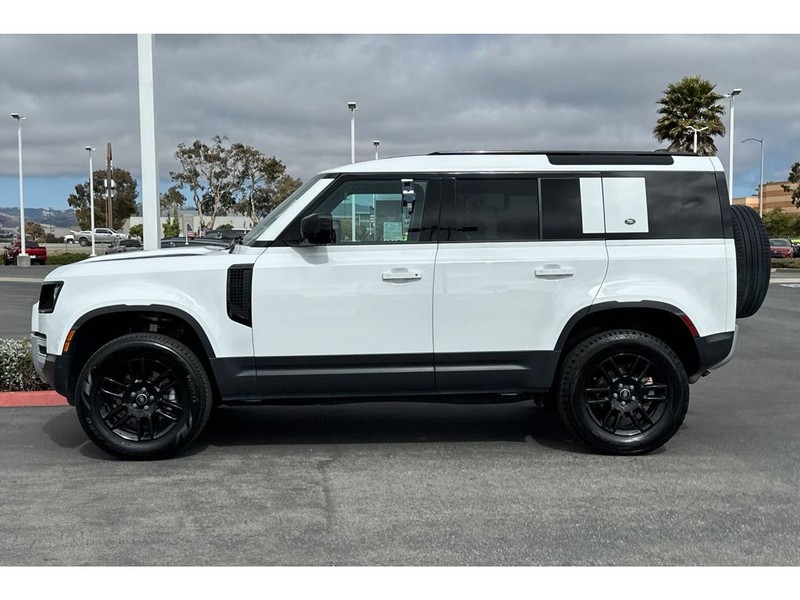 Land Rover Defender 110 Vehicle Full-screen Gallery Image 07
