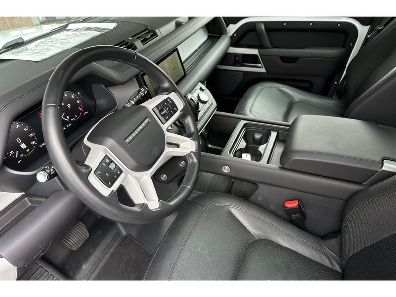 Land Rover Defender 110 Vehicle Full-screen Gallery Image 10