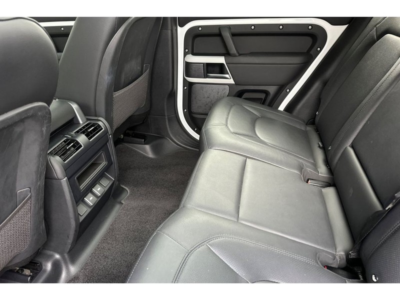 Land Rover Defender 110 Vehicle Full-screen Gallery Image 13