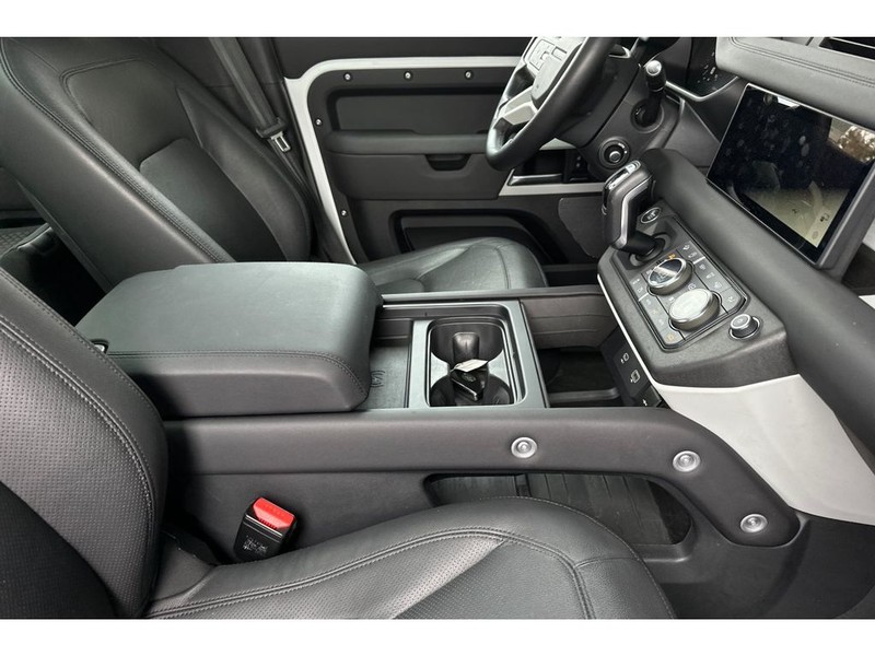 Land Rover Defender 110 Vehicle Full-screen Gallery Image 18