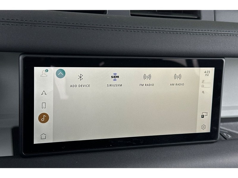 Land Rover Defender 110 Vehicle Full-screen Gallery Image 22