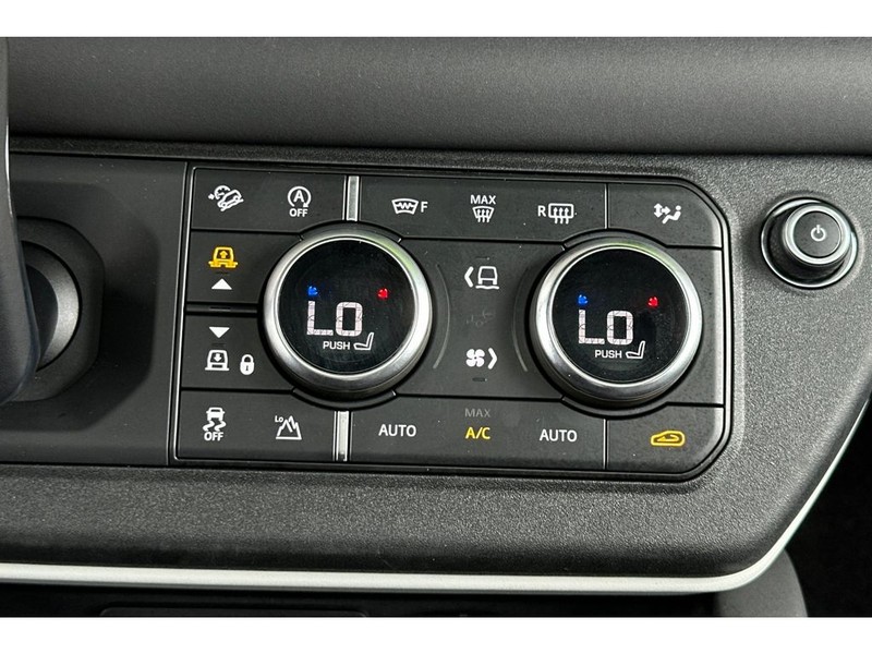 Land Rover Defender 110 Vehicle Full-screen Gallery Image 25
